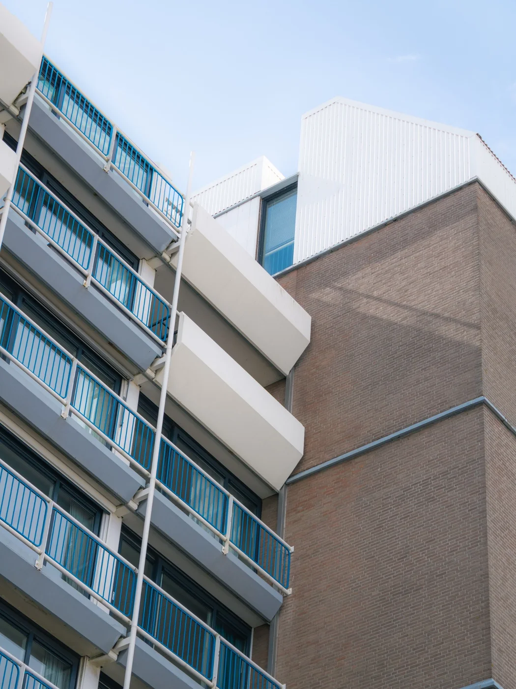 Balkons en gevels tijdens een bouwkundige opname